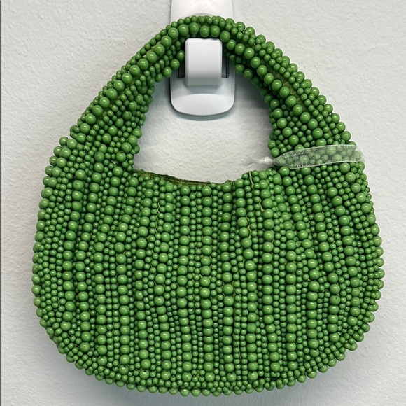 💚 Hello Summer!! Chic Green Beaded Bag! 👜✨ - Picture 3 of 7
